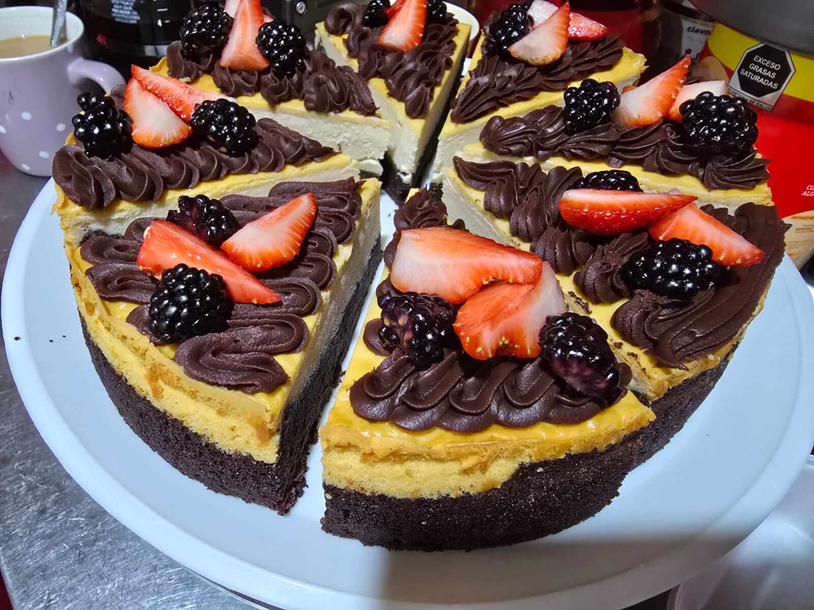 Cheesecake Brownie con Frutos Rojos